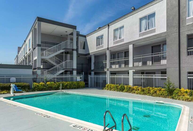 酒店 Quality Inn Near Fort Liberty