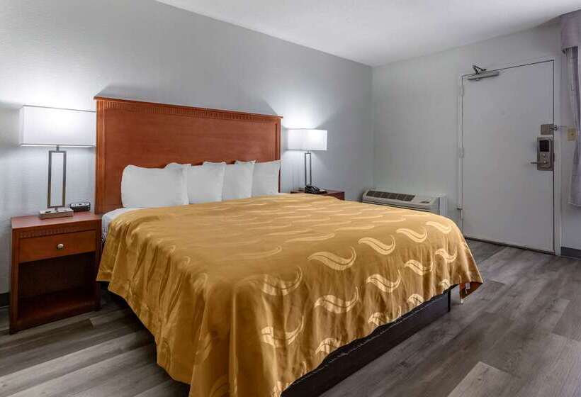 酒店 Quality Inn Near Fort Liberty