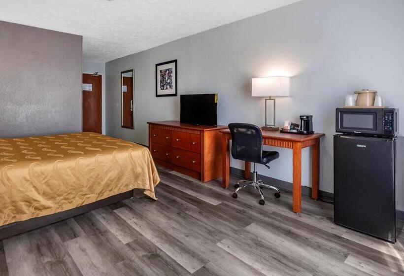 酒店 Quality Inn Near Fort Liberty