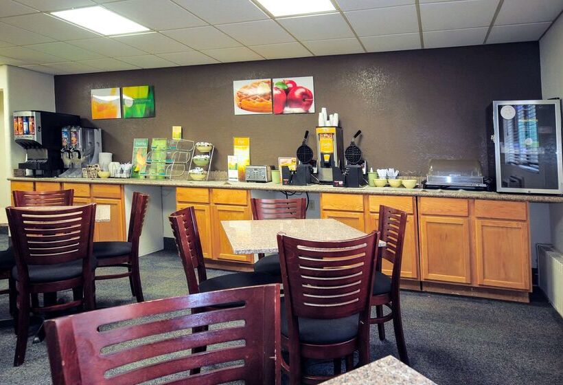 Отель Quality Inn Stadium Area