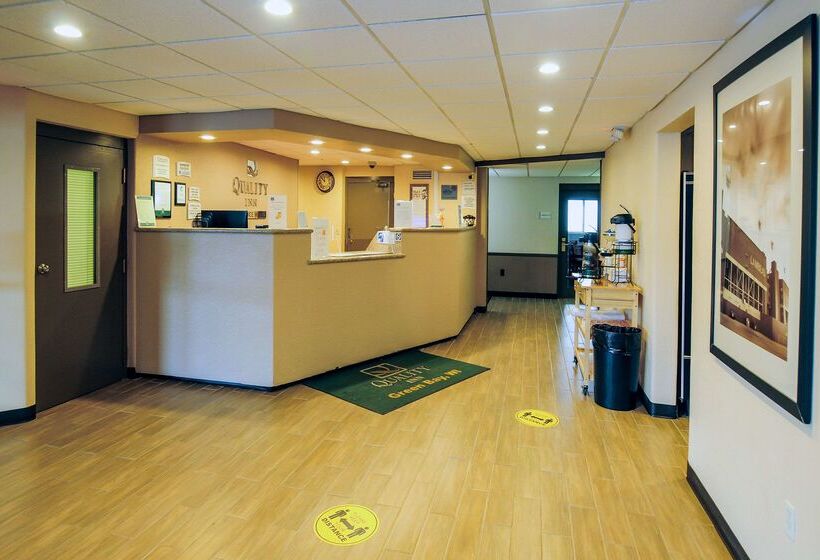 Отель Quality Inn Stadium Area