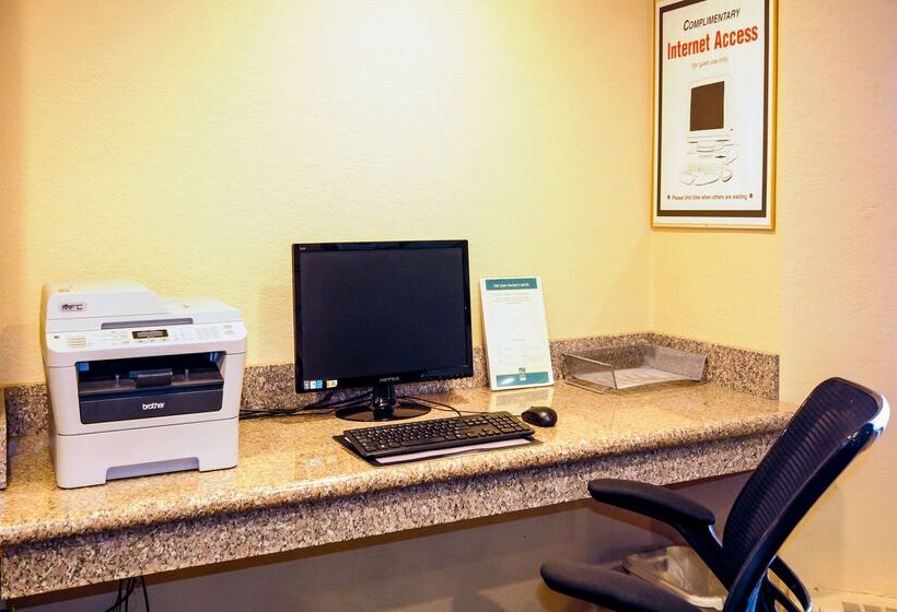 Отель Quality Inn Stadium Area