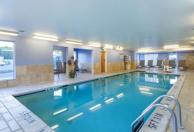 ホテル Quality Inn & Suites Northampton Amherst