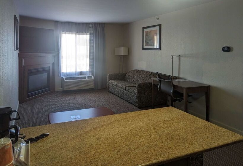 ホテル Quality Inn & Suites Northampton Amherst