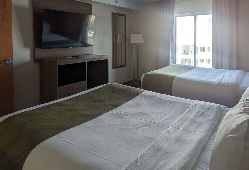 ホテル Quality Inn & Suites Northampton Amherst