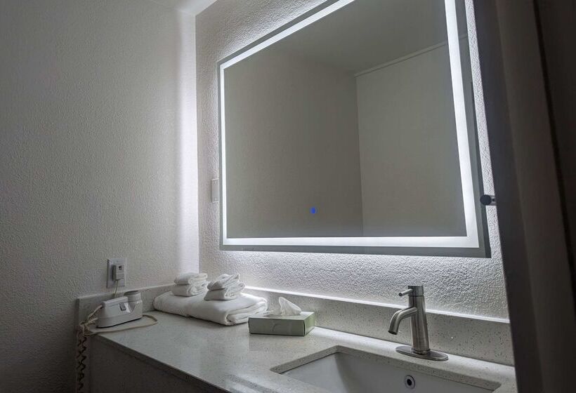 ホテル Quality Inn & Suites Northampton Amherst