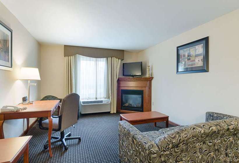 ホテル Quality Inn & Suites Northampton Amherst