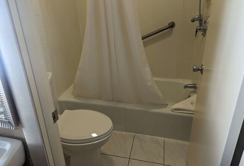 ホテル Quality Inn & Suites Northampton Amherst