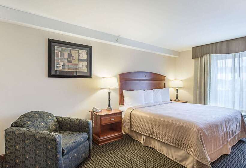 ホテル Quality Inn & Suites Northampton Amherst