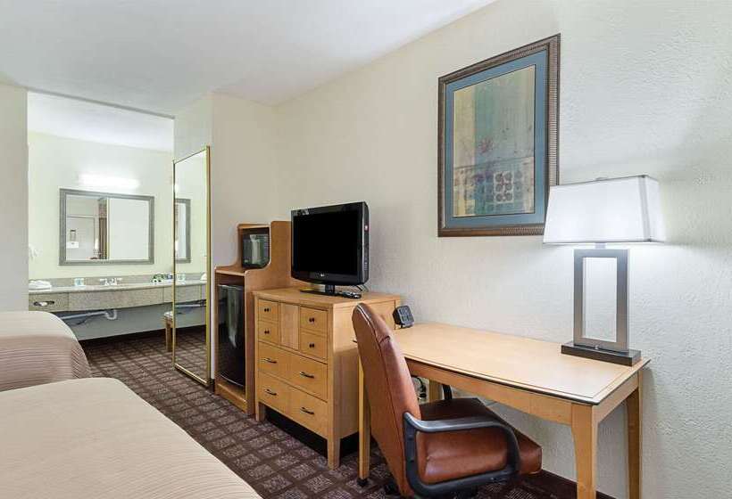 ホテル Quality Inn & Suites Northampton Amherst