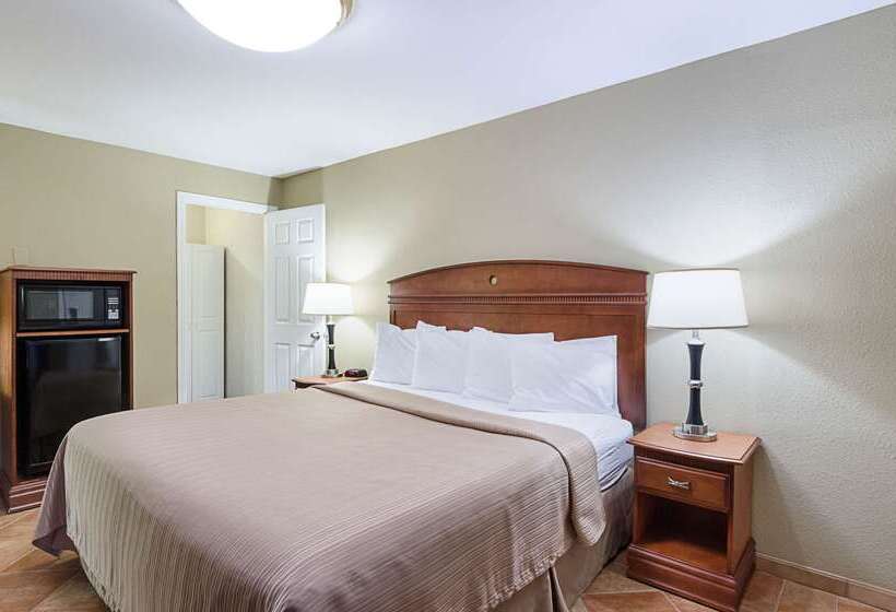 ホテル Quality Inn & Suites Northampton Amherst