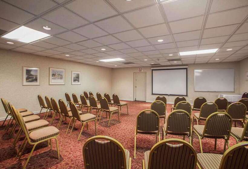 Отель Quality Inn & Suites St Charles West Chicago