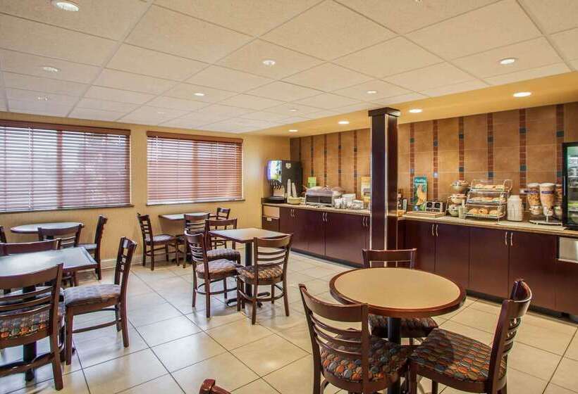 Отель Quality Inn & Suites St Charles West Chicago