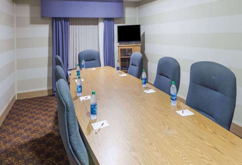 فندق Ramada By Wyndham Lebanon