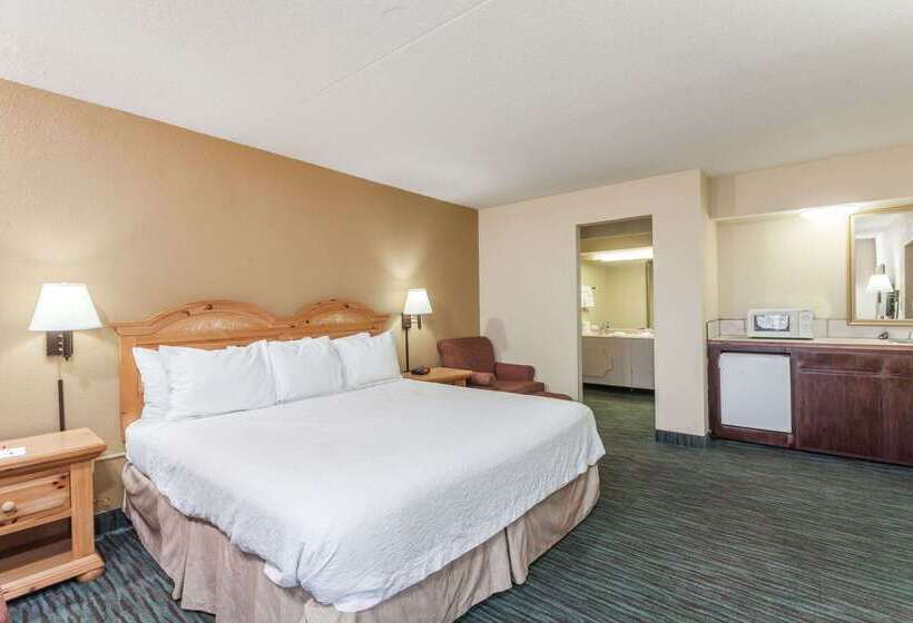 فندق Ramada By Wyndham Lebanon