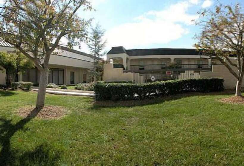 فندق Ramada By Wyndham Lebanon