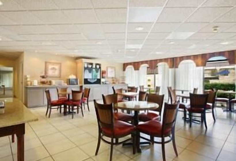 فندق Ramada By Wyndham Lebanon