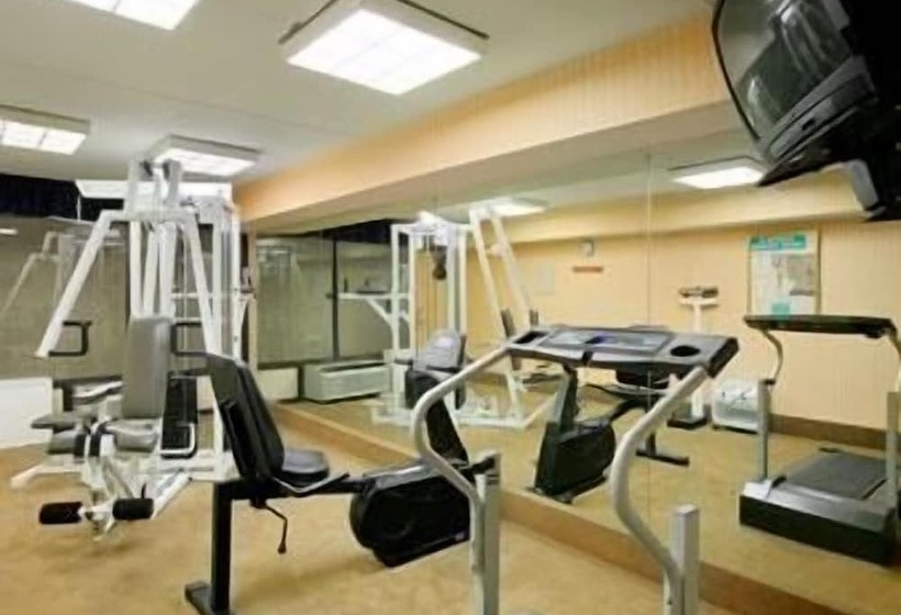 فندق Ramada By Wyndham Lebanon