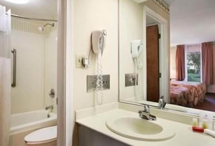 فندق Ramada By Wyndham Lebanon