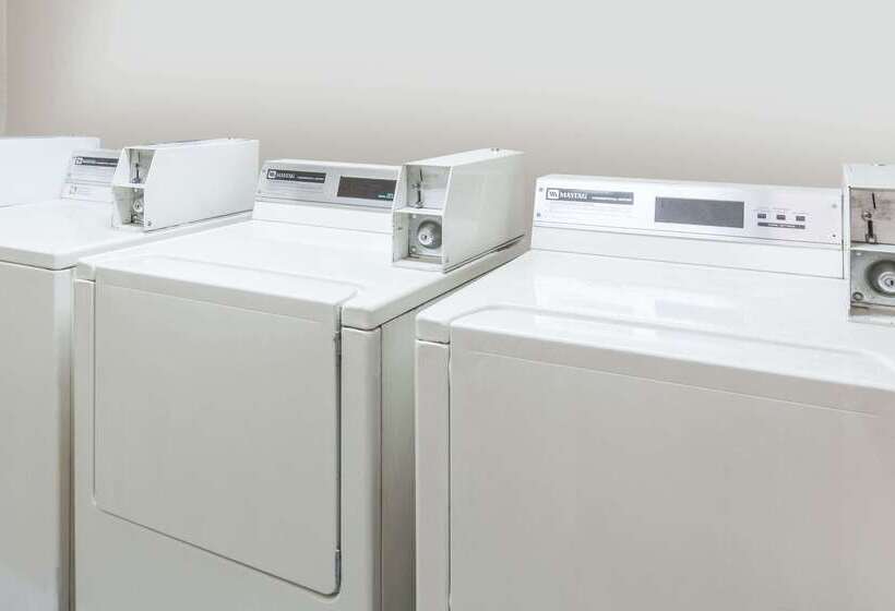 호텔 Ramada By Wyndham Ontario