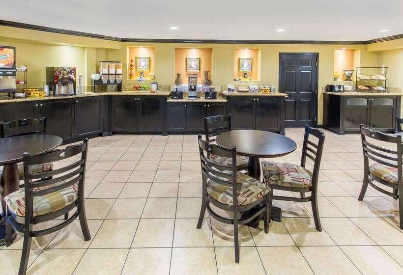 호텔 Ramada By Wyndham Ontario