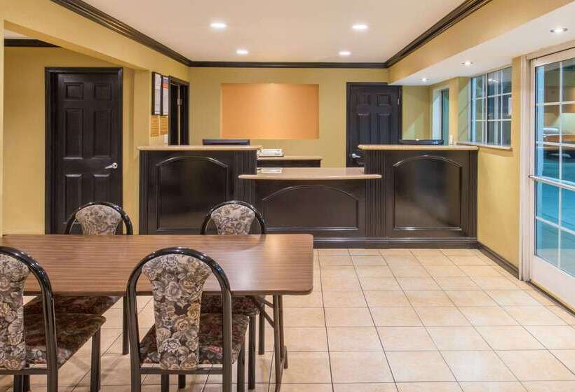 호텔 Ramada By Wyndham Ontario