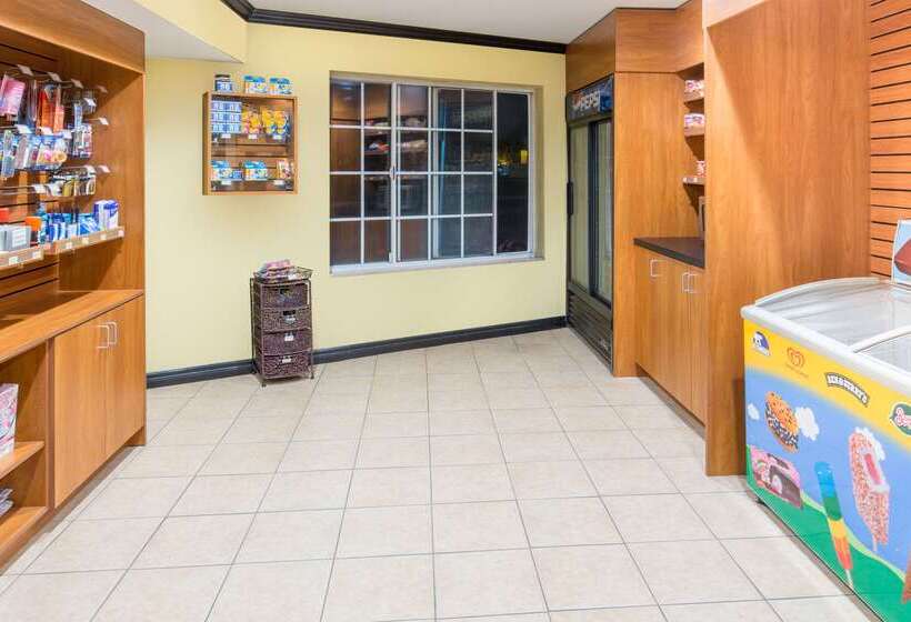 호텔 Ramada By Wyndham Ontario