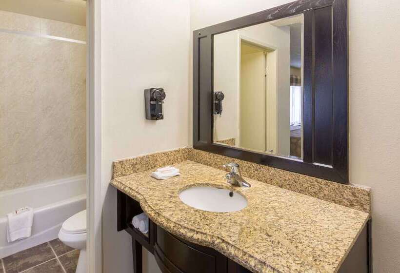 호텔 Ramada By Wyndham Ontario