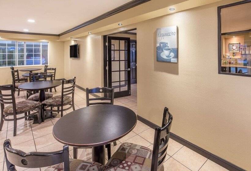 호텔 Ramada By Wyndham Ontario