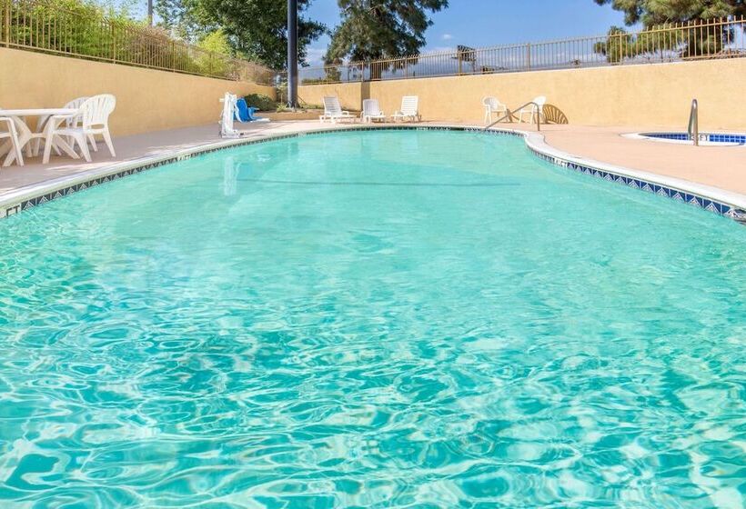 호텔 Ramada By Wyndham Ontario