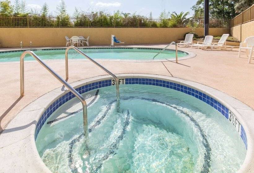 호텔 Ramada By Wyndham Ontario