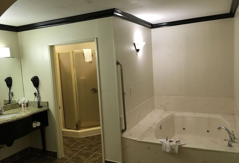 호텔 Ramada By Wyndham Ontario