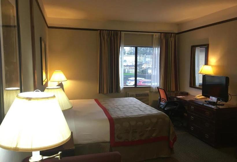 هتل Ramada By Wyndham Portland Airport