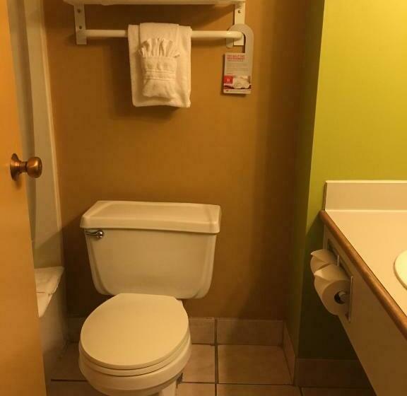 هتل Ramada By Wyndham Portland Airport