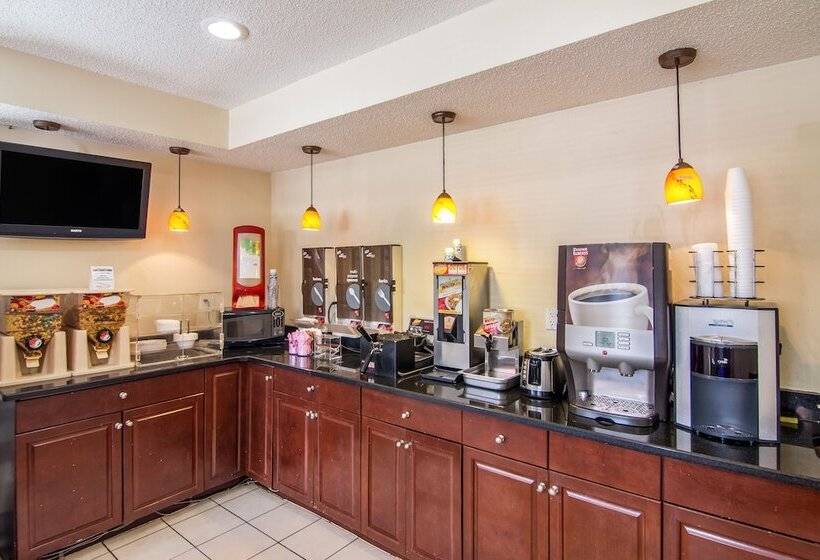 فندق Red Carpet Innnorwalk