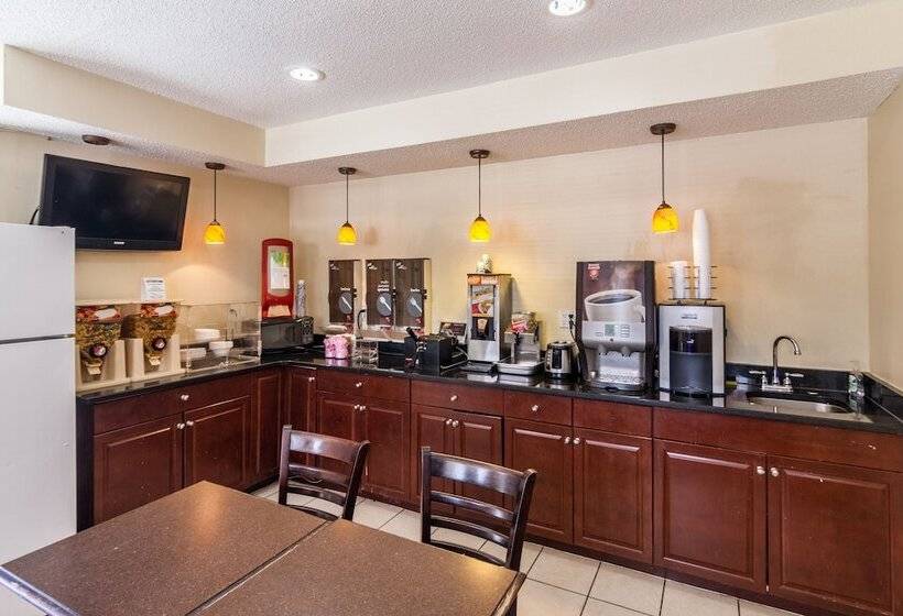 Отель Red Carpet Innnorwalk