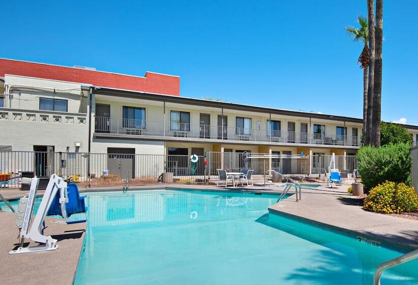 هتل Red Roof Inn Tucson Downtown  University