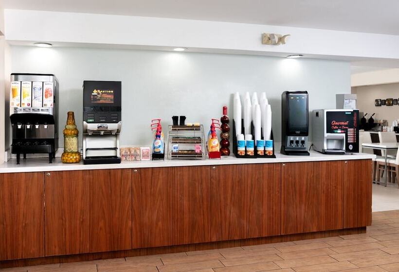 ホテル Red Roof Plus Miami Airport