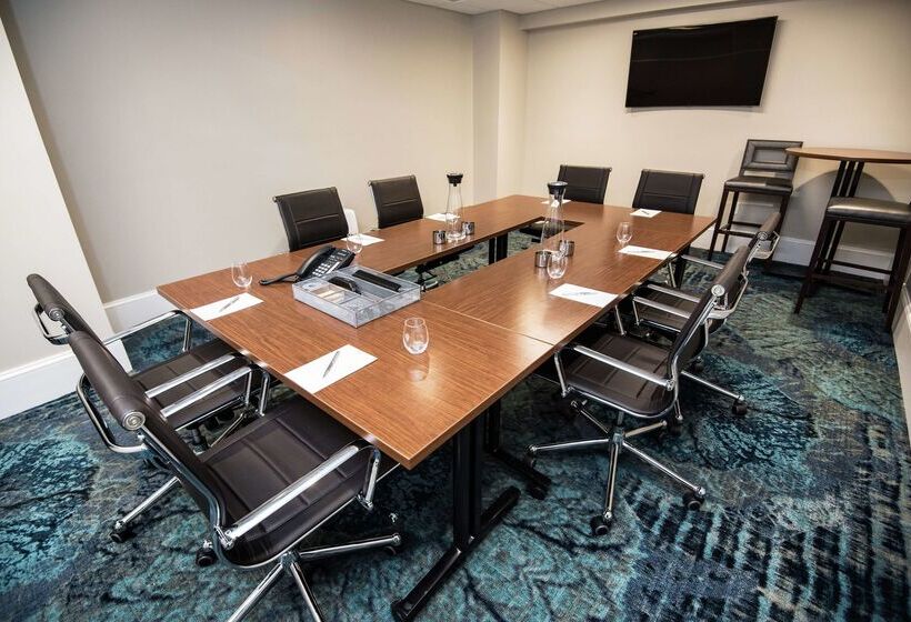 Redmont Hotel Birmingham, Curio Collection By Hilton