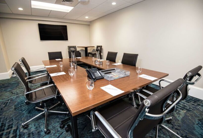 Redmont Hotel Birmingham, Curio Collection By Hilton