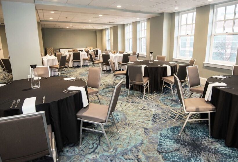 Redmont Hotel Birmingham, Curio Collection By Hilton