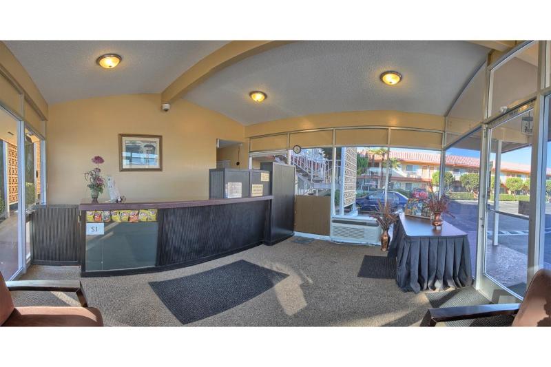 호텔 Relax Inn And Suites
