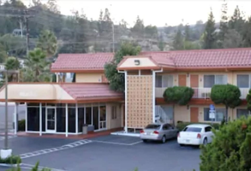 فندق Relax Inn And Suites