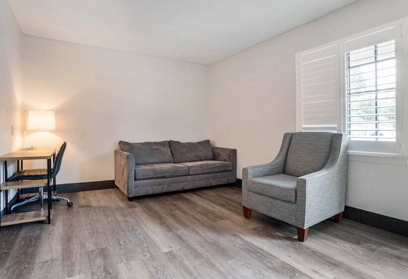 ホテル Super 8 By Wyndham Daleville Fort Novosel