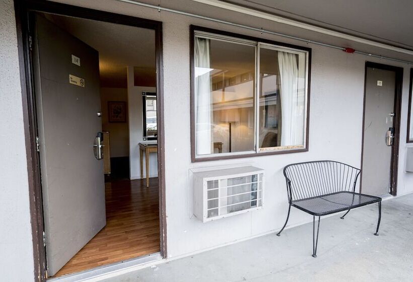 ホテル Seatac Inn