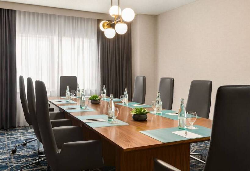 Отель Sheraton Suites Chicago O'hare