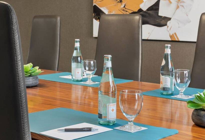 Отель Sheraton Suites Chicago O'hare