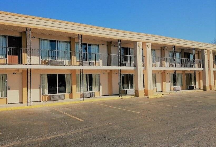 هتل Super 8 By Wyndham Asheville Airport