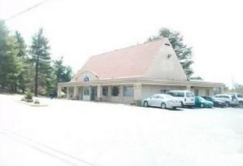 هتل Super 8 By Wyndham Asheville Airport