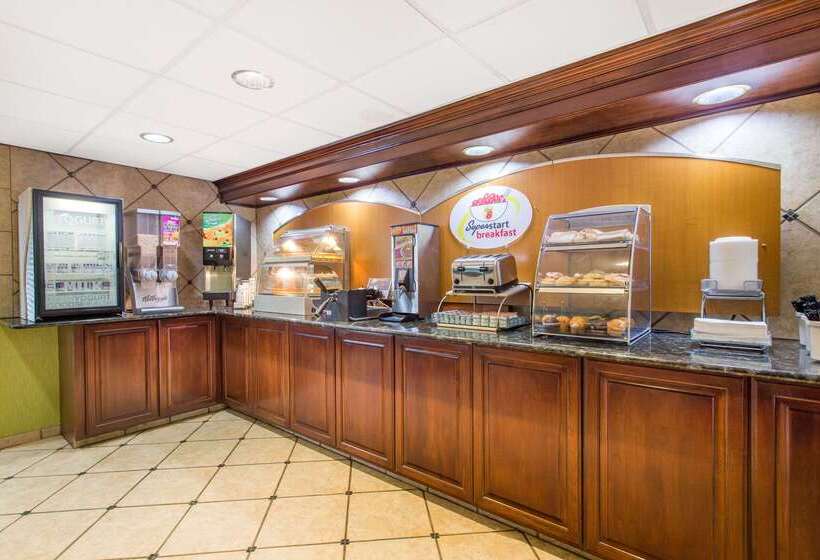 בית מלון כפרי Super 8 By Wyndham Beloit